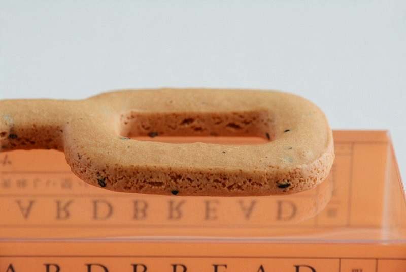 眼鏡堅麵麭(めがねかたパン)の厚み