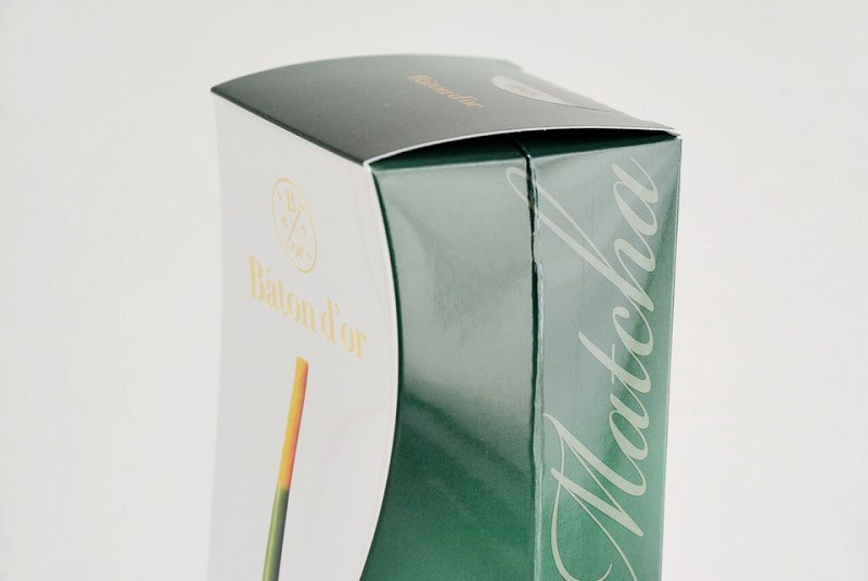バトンドール「リッチ宇治抹茶」の箱の曲線部分の写真