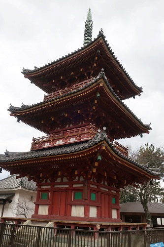 鶴林寺の三重塔