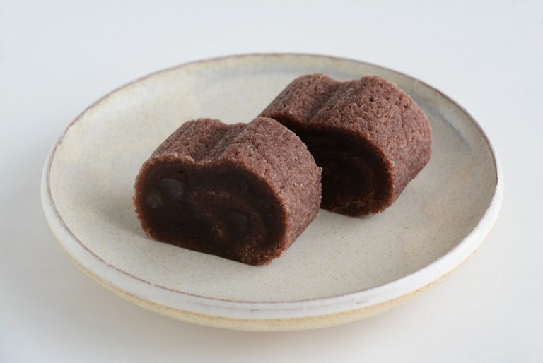 俵屋吉富の雲龍。小豆のやさしさと力強さを感じる和菓子