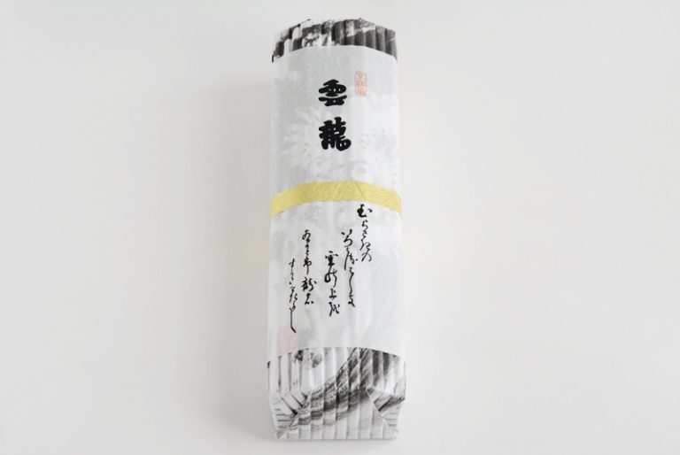 俵屋吉富の雲龍。小豆のやさしさと力強さを感じる和菓子